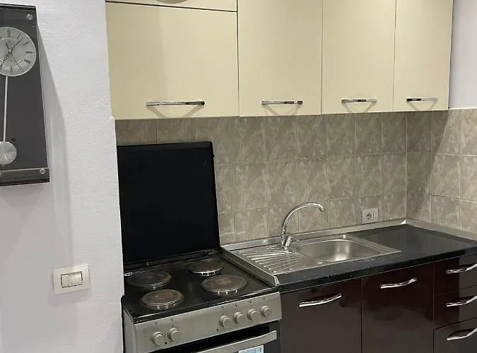 E&b Cosy Тирана